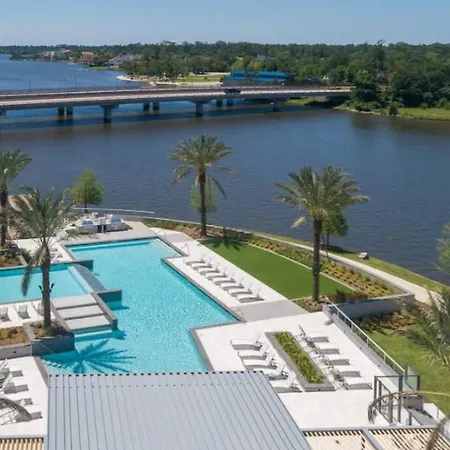Luxury Living Lakeside - Atrium View